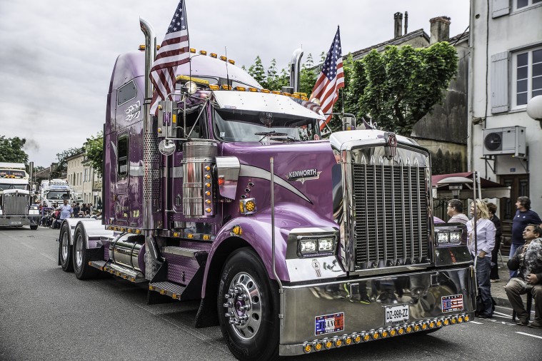 10 parade camions décorés 1bis 110616.jpg