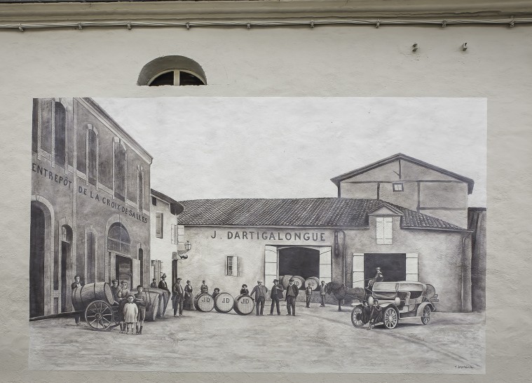 2bis Fresque de Thierry Battaglia façade Dartigalongue à Nogaro 1bis 180817.jpg