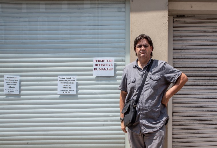 2 Yannick Bertrand  devant son magasin fermé 1bis 060718.jpg
