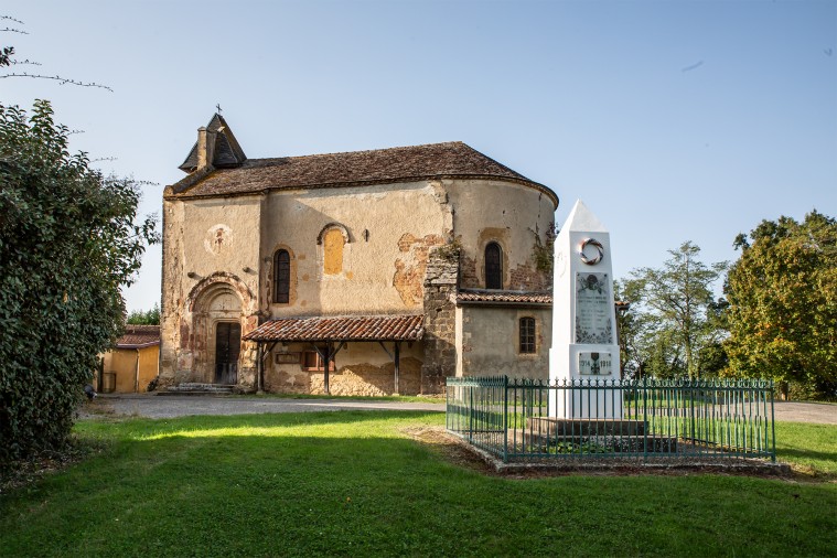 2 Eglise et monument aux morts 1bis 191018.jpg