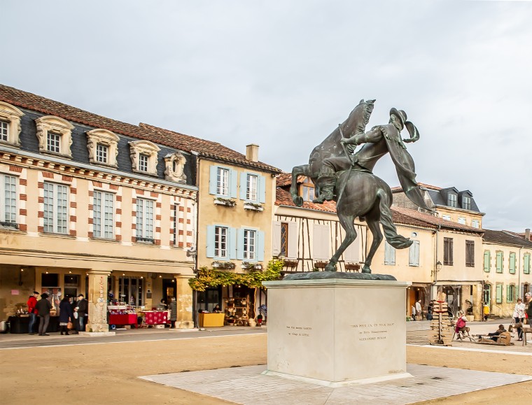 6 Statue équestre de d'Artagnan face aux couverts 1bis 151218.jpg