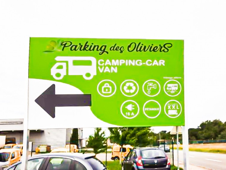 DR 2 Alain Bovo panneu du parking camping-cars.jpg