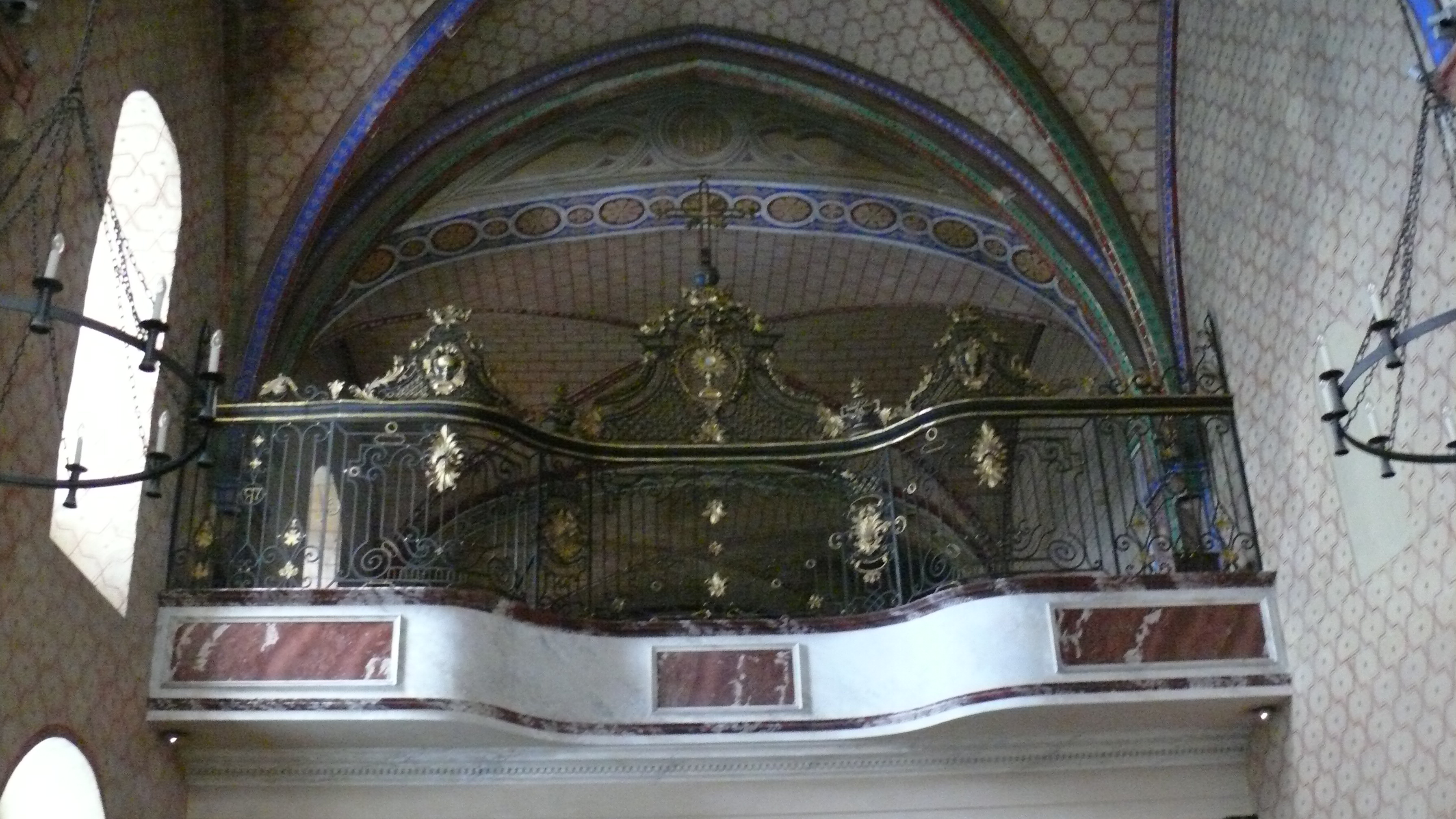 Le balcon et son orgue de la chapelle.