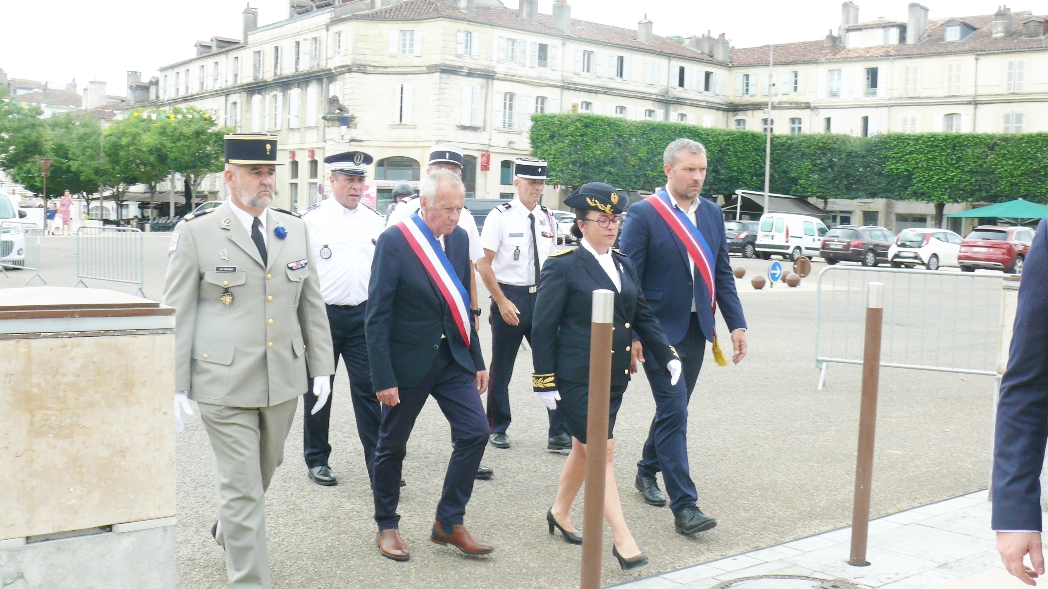 Arrivée des autorités.