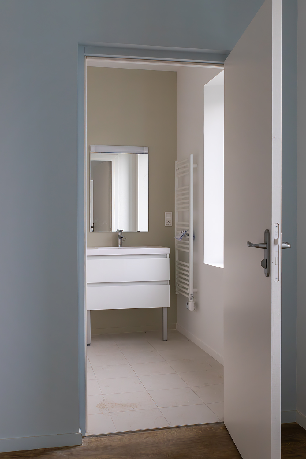 salle de bains (avec douche italienne, non visible sur la photo)