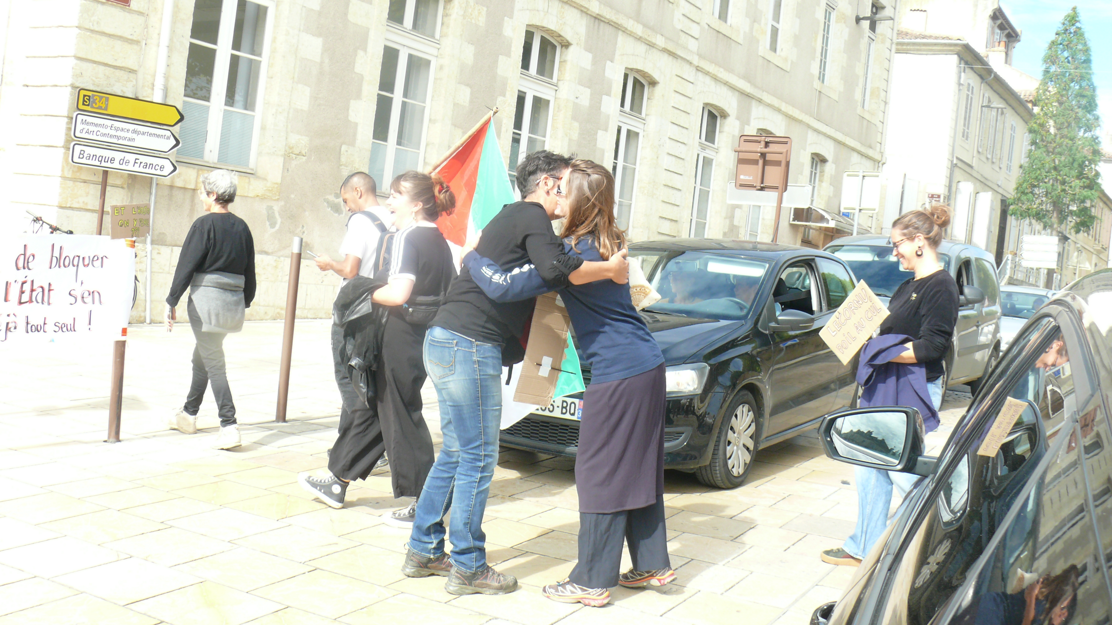 Blocage au passage pour piétons.