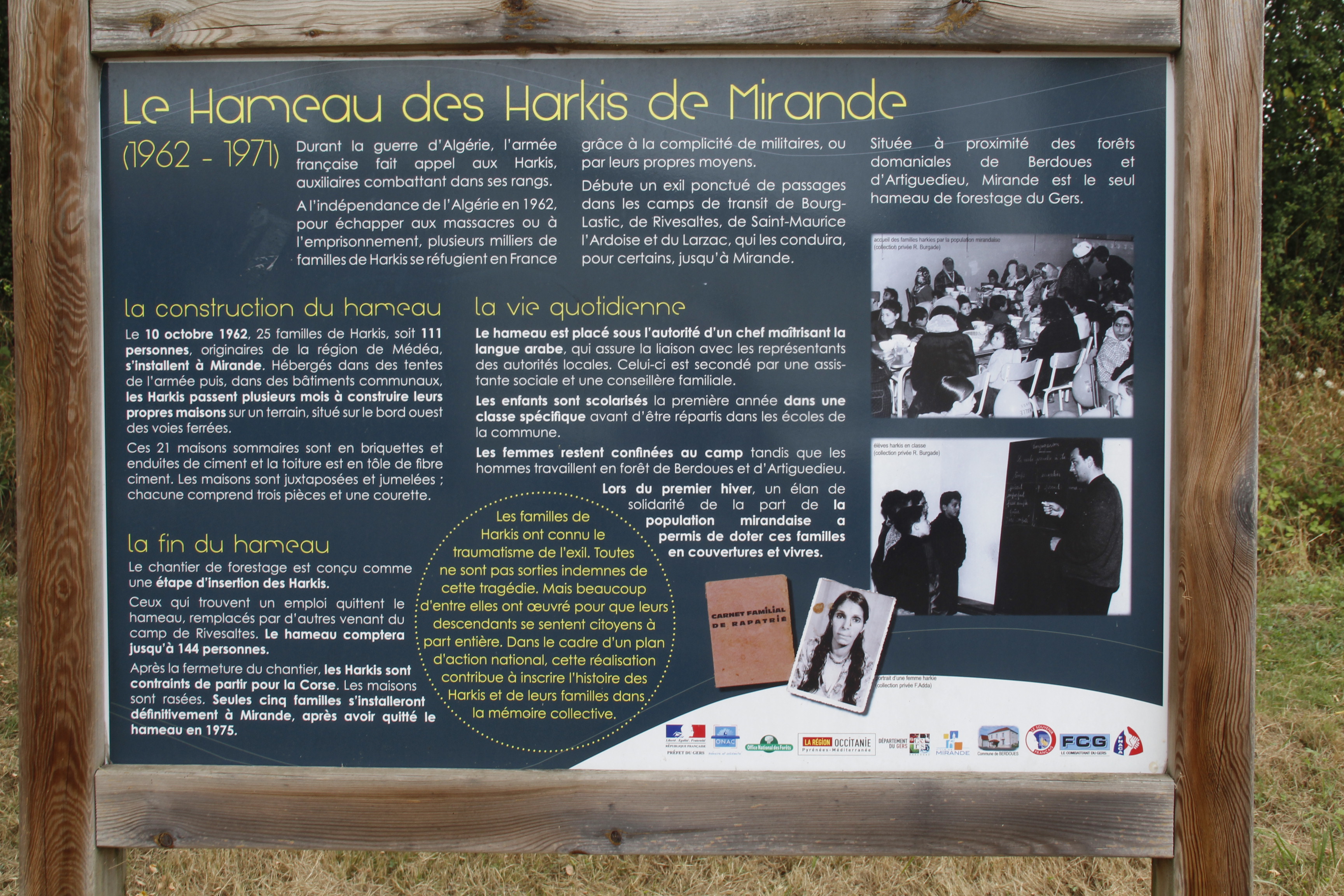 Mirande. panneau pédagogique du camp des Harkis.