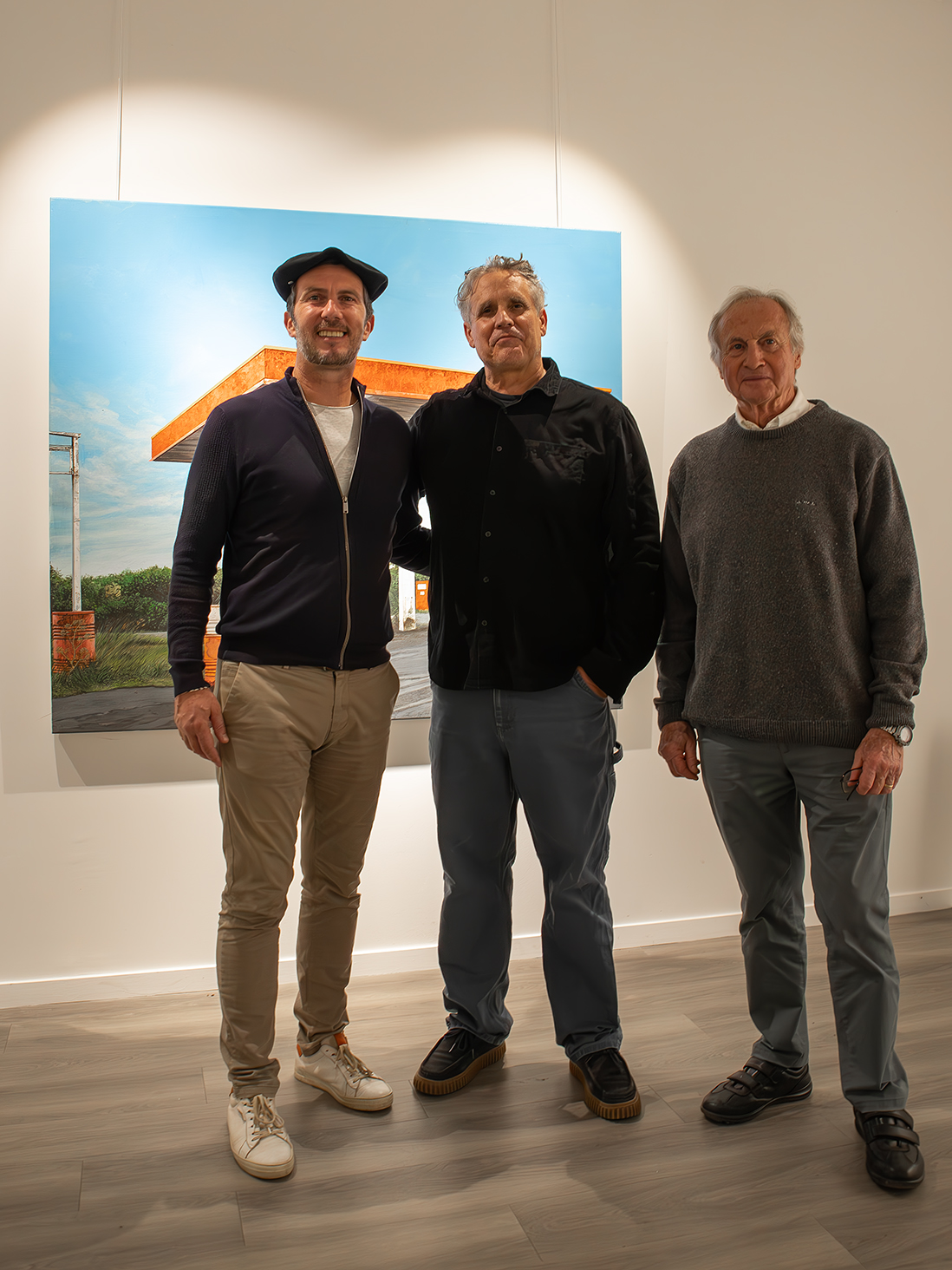 de gauche à droite: Olivier Dabadie, vice-président du Galerie, l'artiste Fabrice Thomasseau et le président de la galerie Jacques Saint-Martin