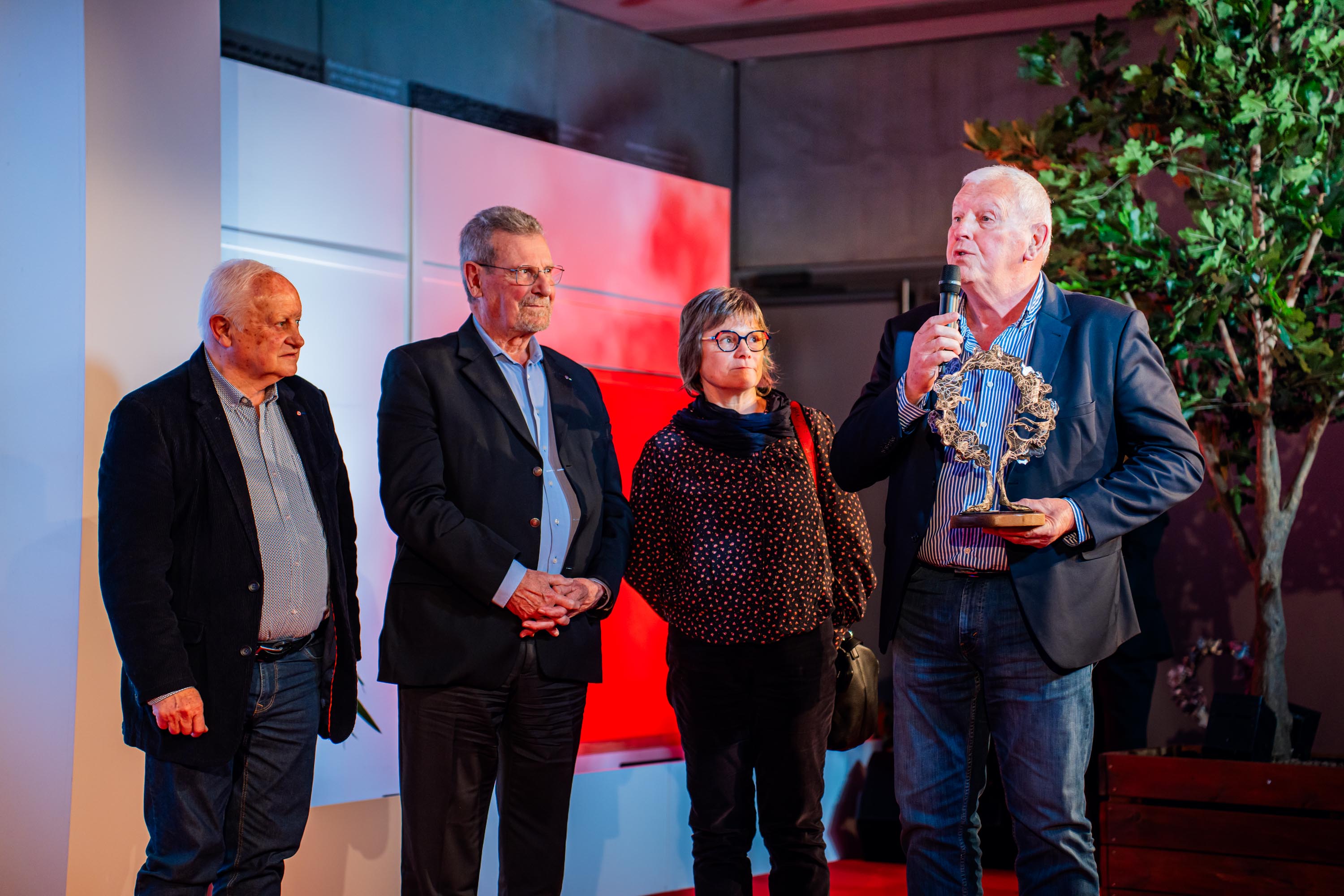 Le maire de Masseube vient de recevoir son prix "Territoire"
