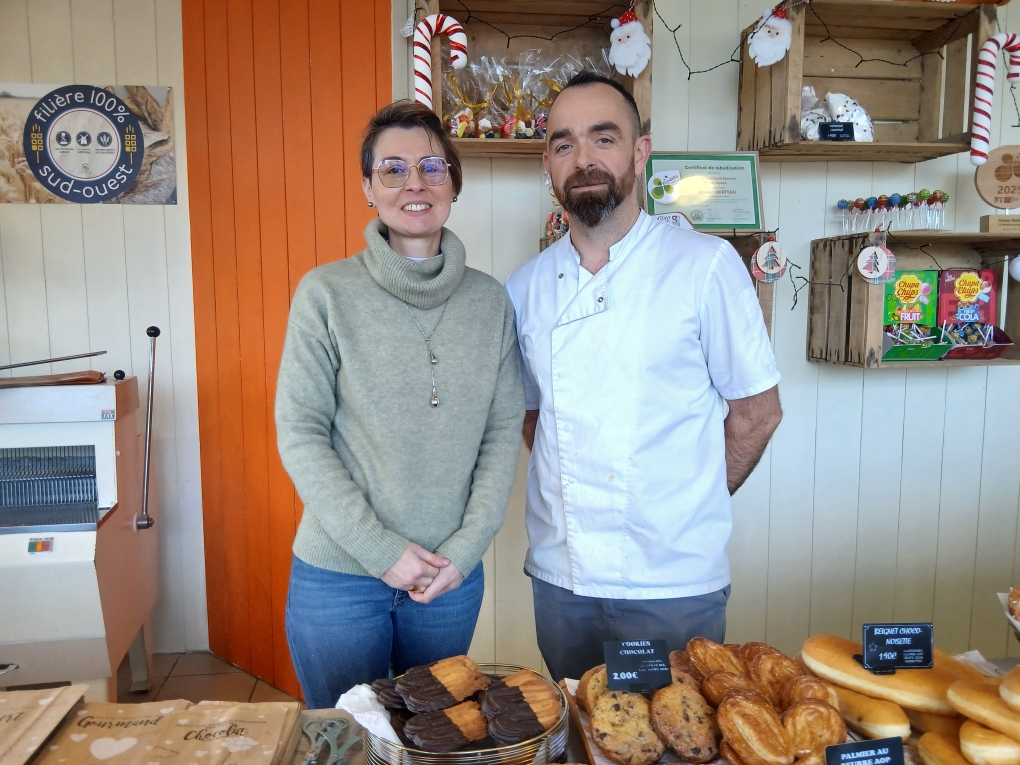 Noélie et Mickaël Berteau , dans leur magasin de Pavie