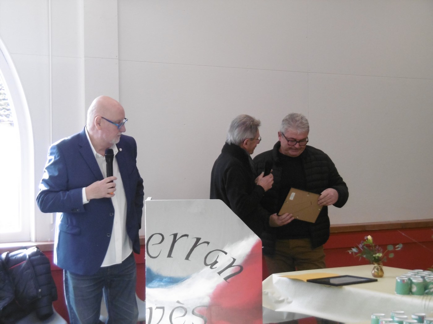 Remise du diplôme par son ami, Max Balas