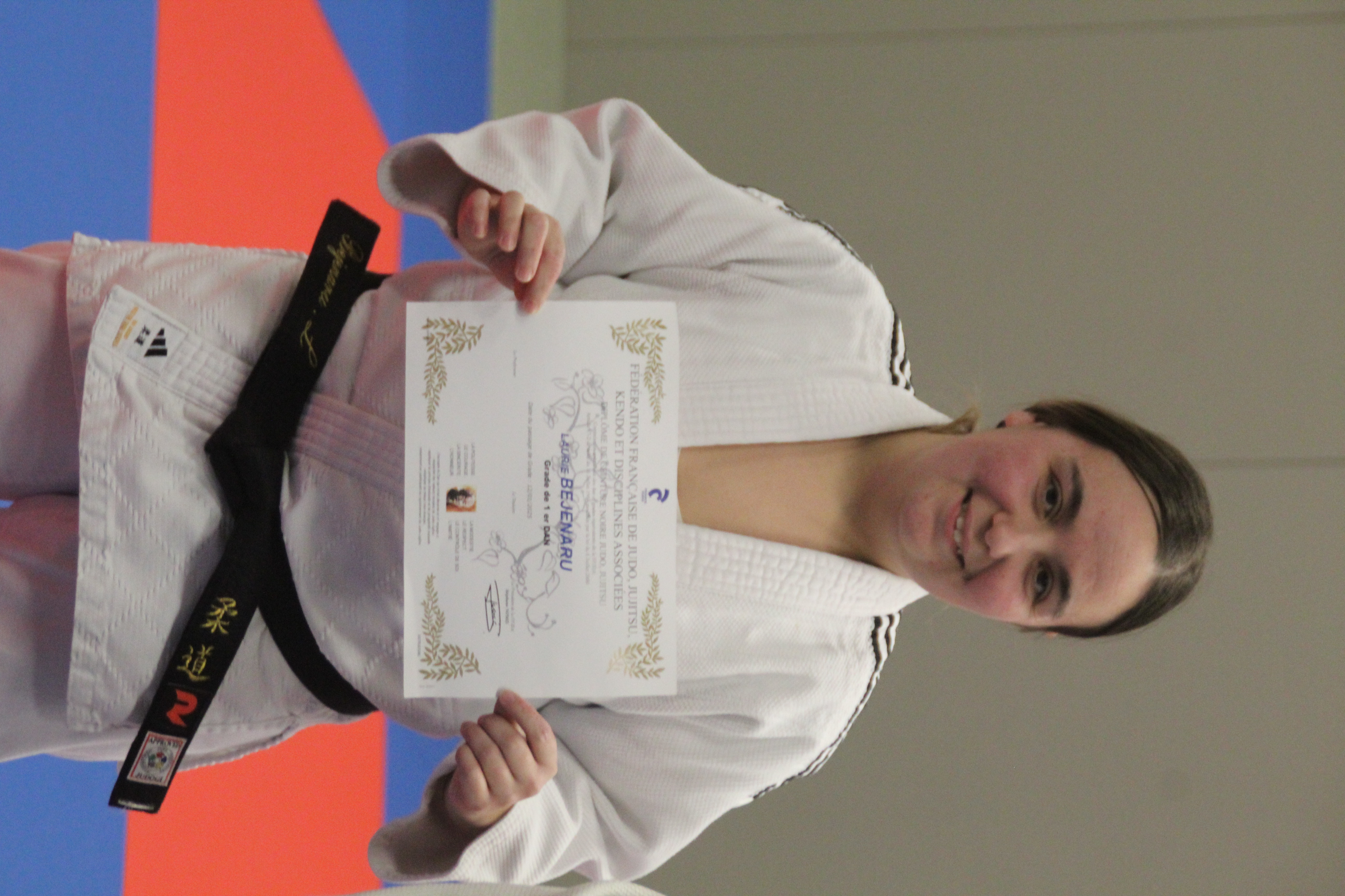 Laurie Béjénaru.