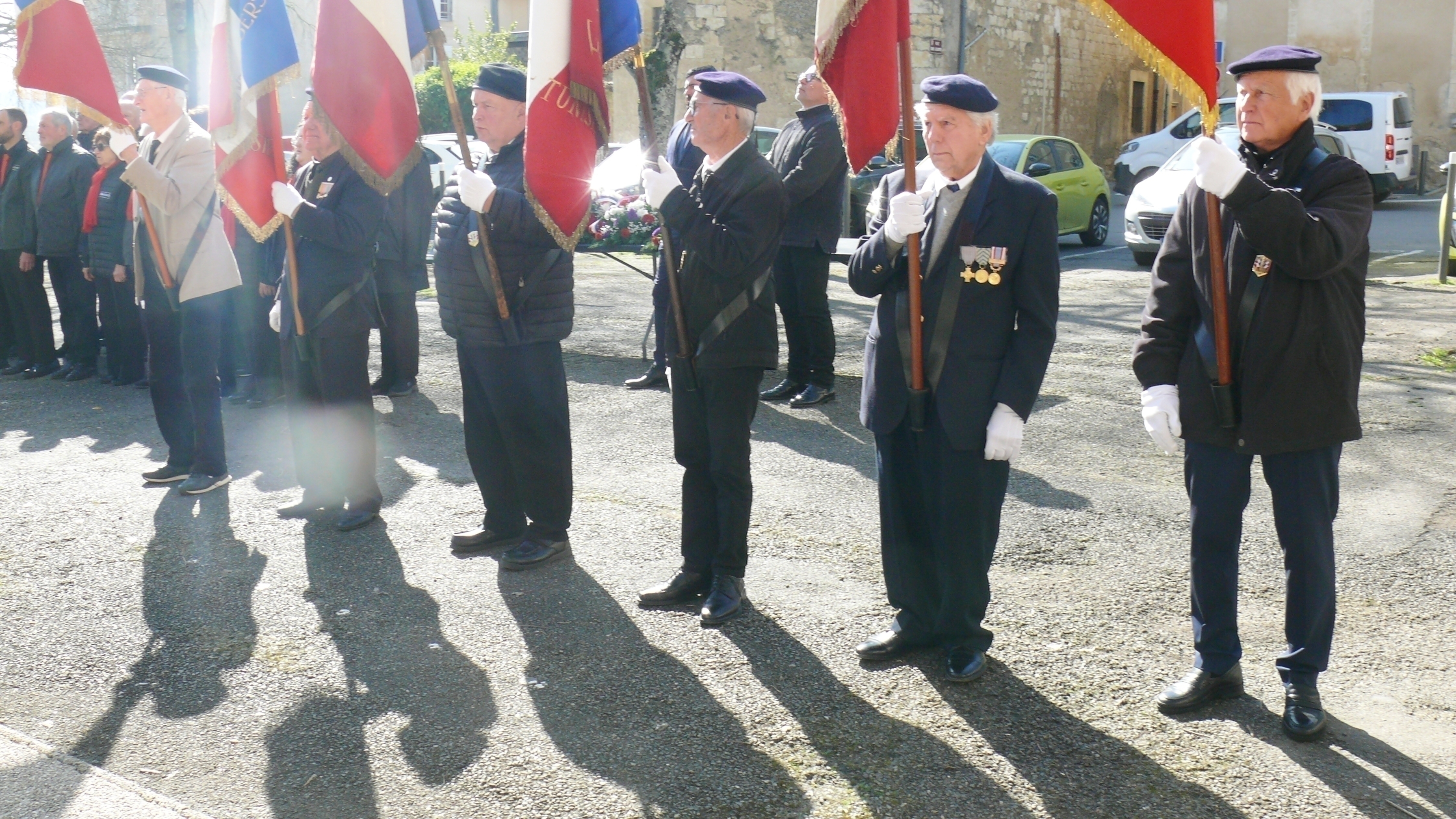 Porte-Drapeaux.