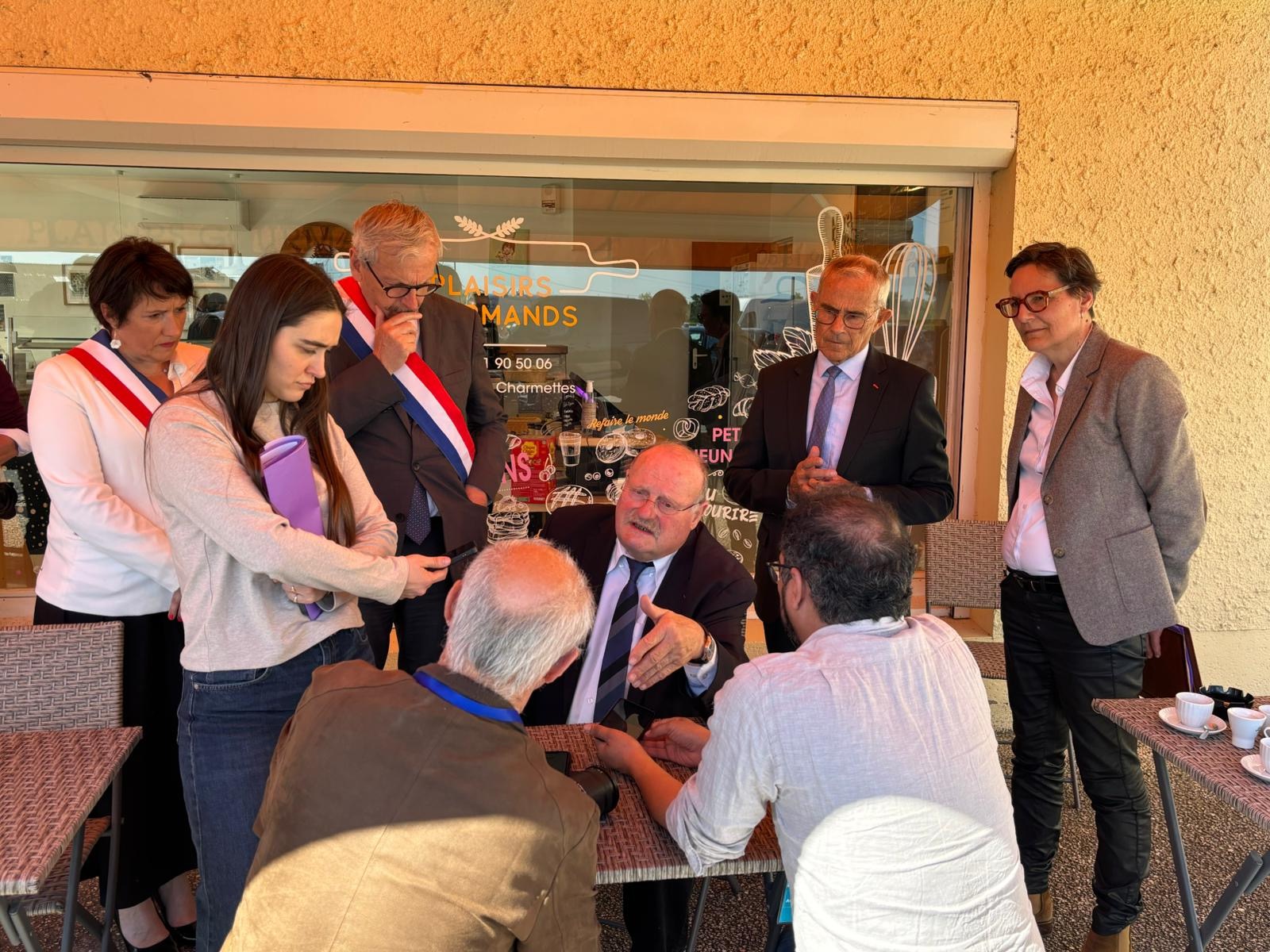 Fin de la visite : un point presse sympathique et le ministre  poursuit son aventure gersoise d'un jour.jpg