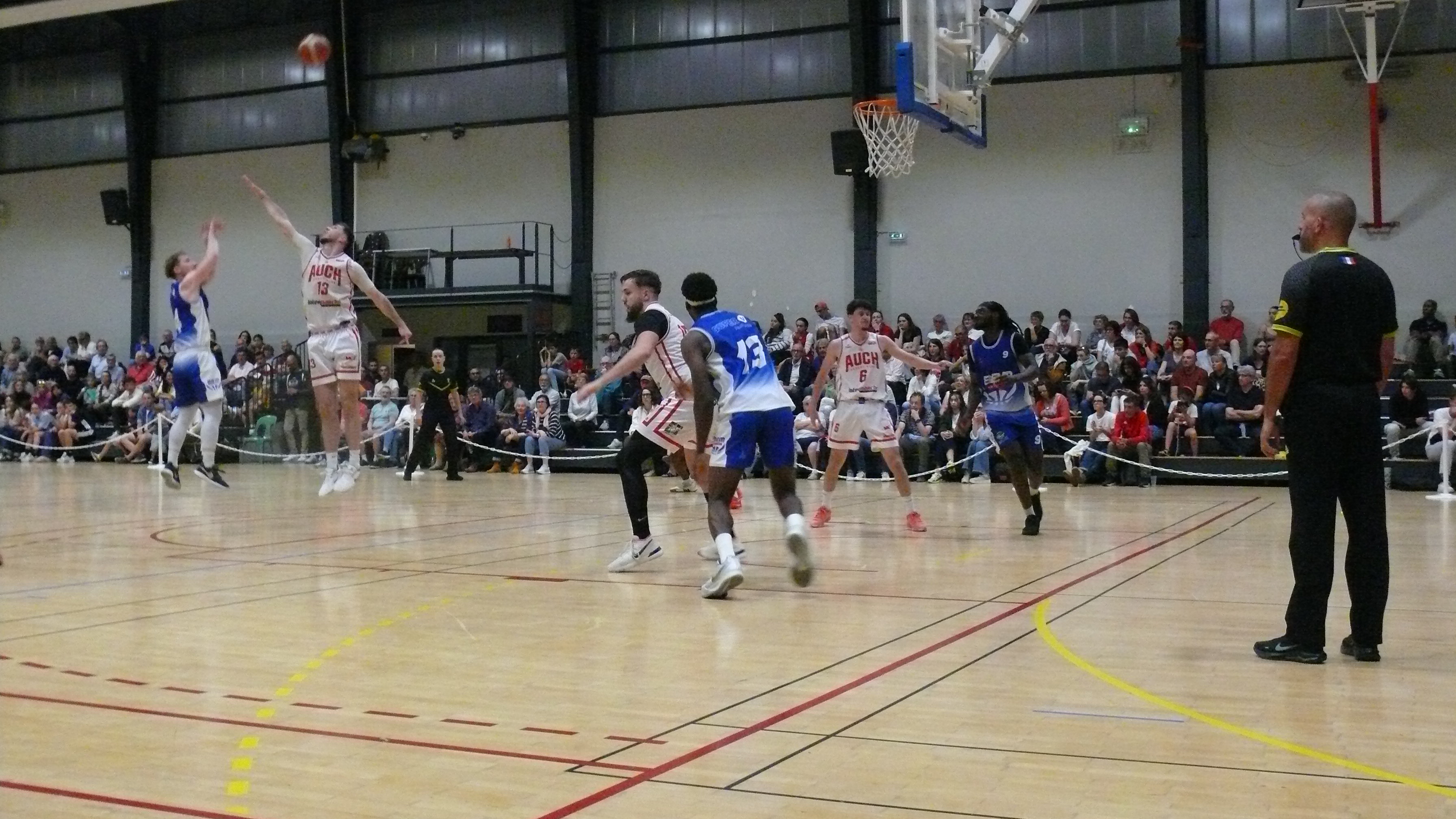 Léo Dujardin face à un tir primé de Arnaud Bruzac.