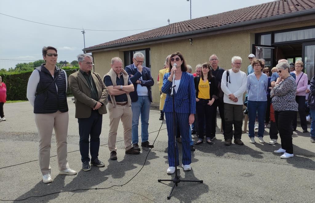 Karine Lasserre , présidente du comité de jumelage,  Preignan Corral de Calatrava,accueille l'assistance