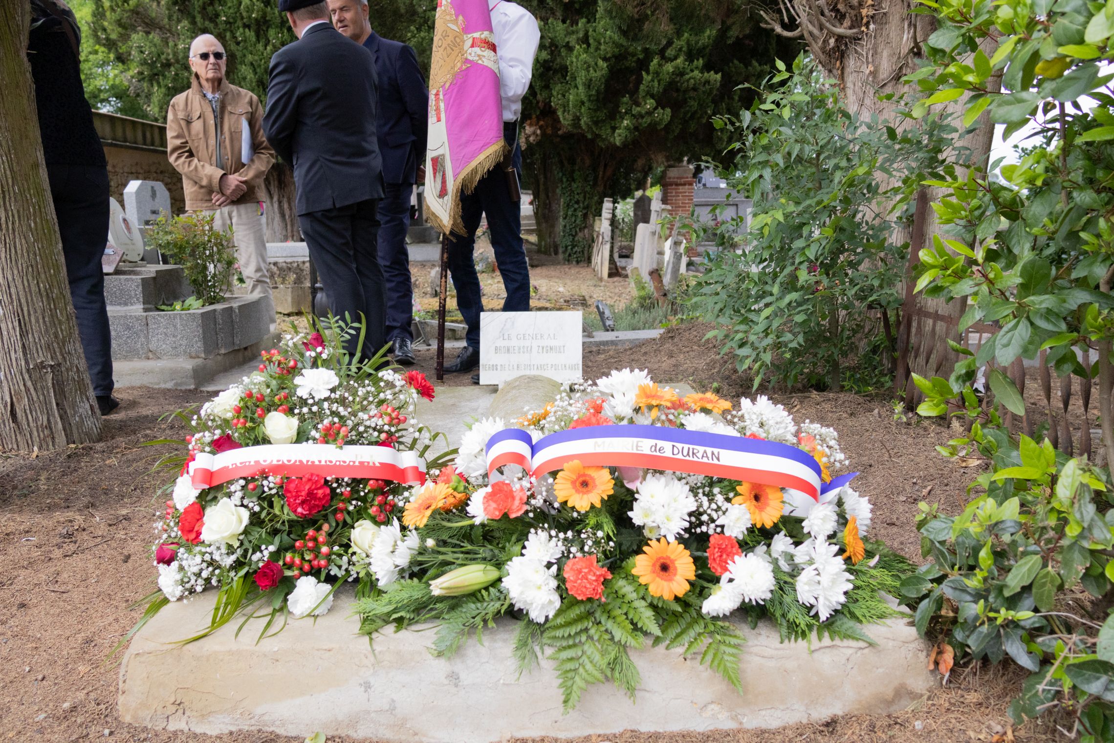 La tombe fleurie du Général Zygmunt Broniewski.jpg