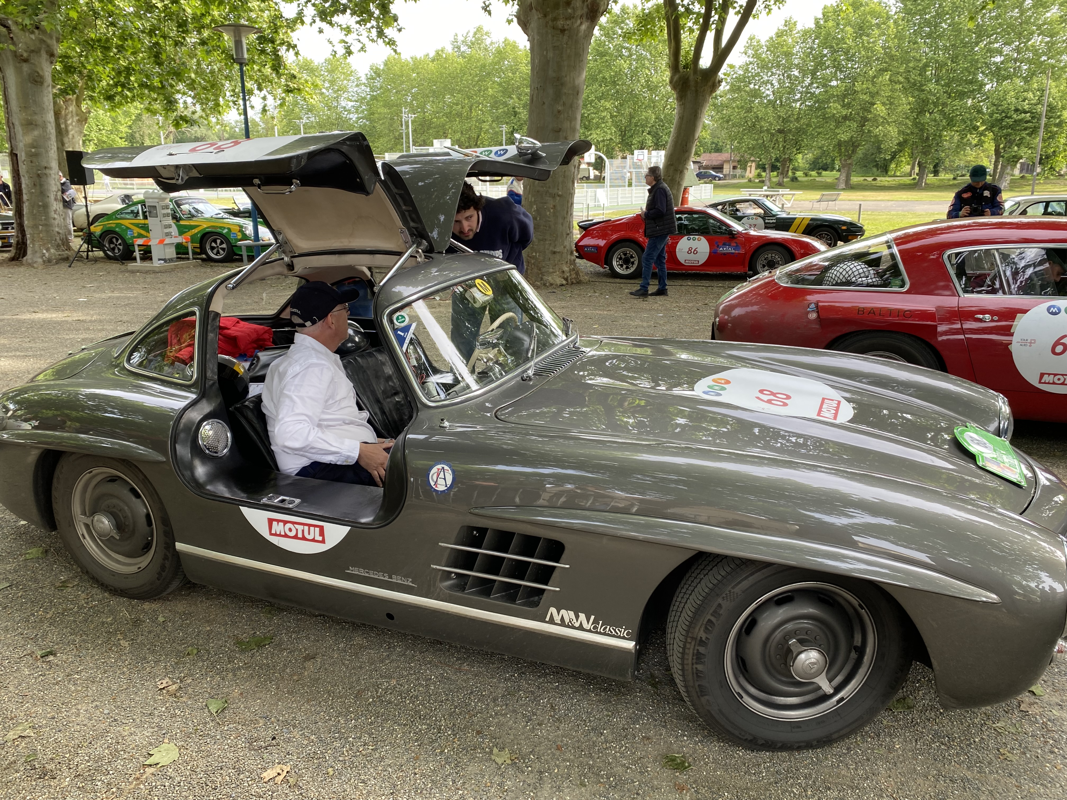 "La Gullwing", une Mercédés 300 SL, une autre légende ce tour auto