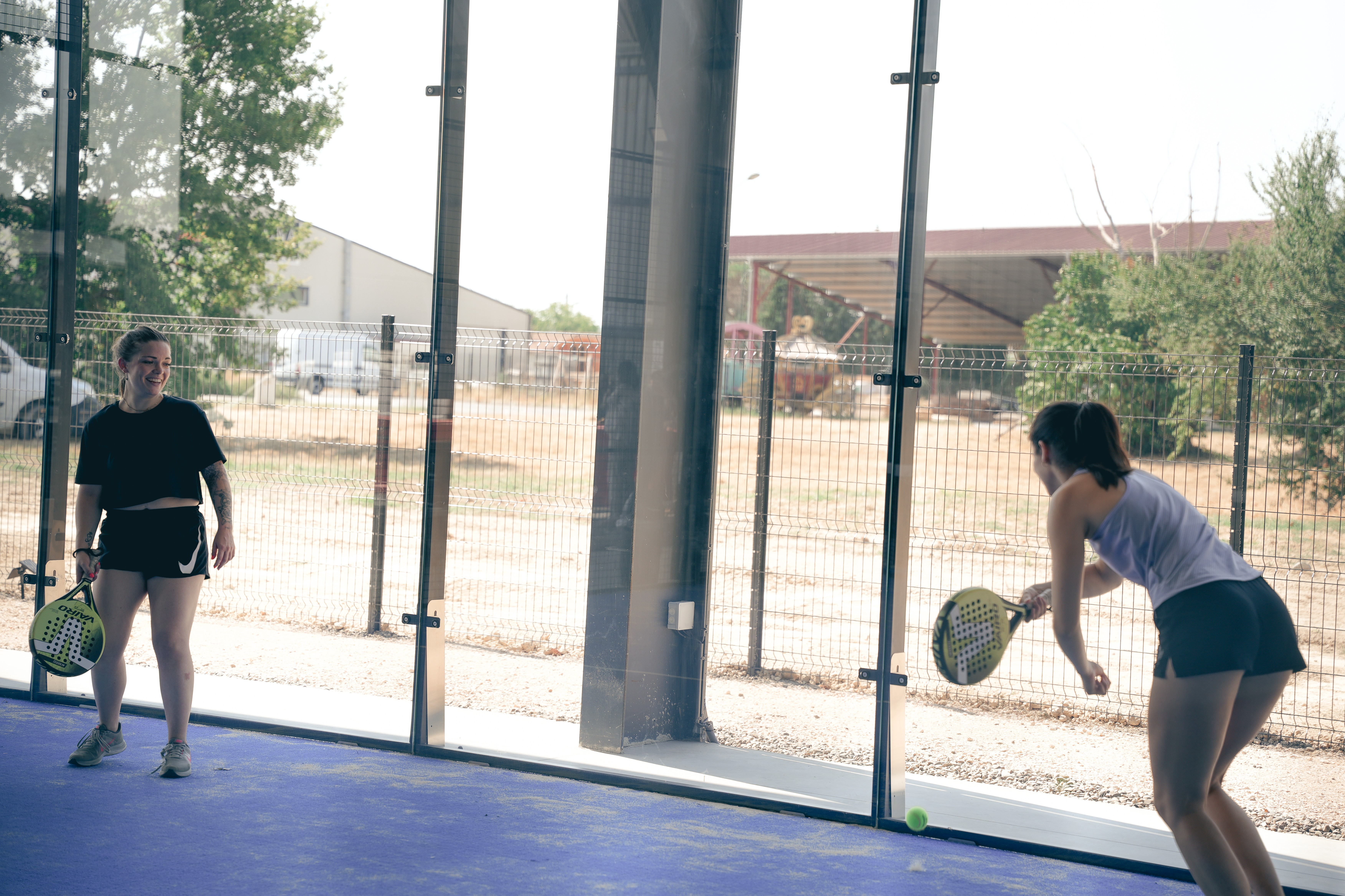 Filles padel.jpg