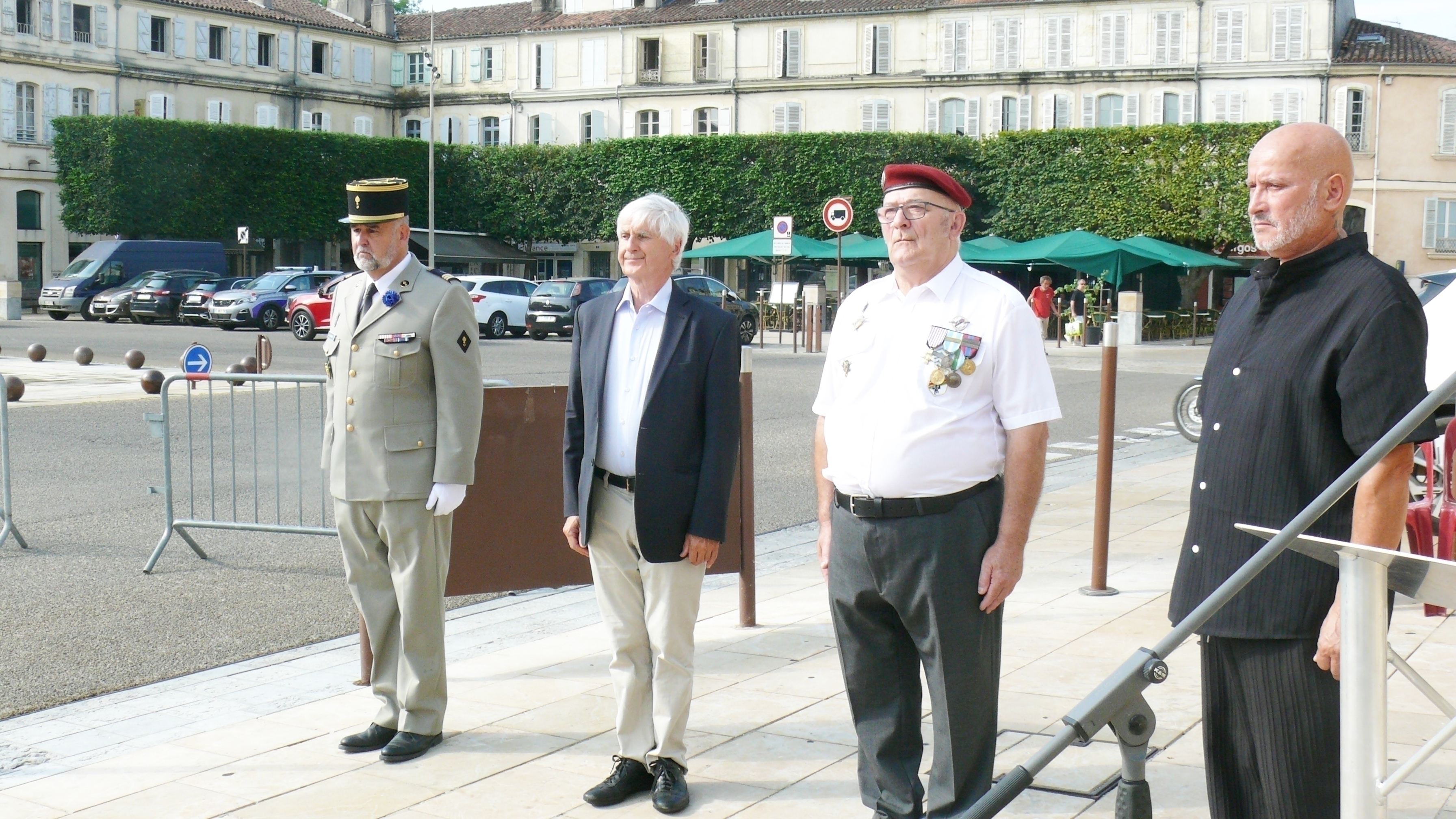 Capitaine Jean-Christophe Caubet et Michel Sternberg.