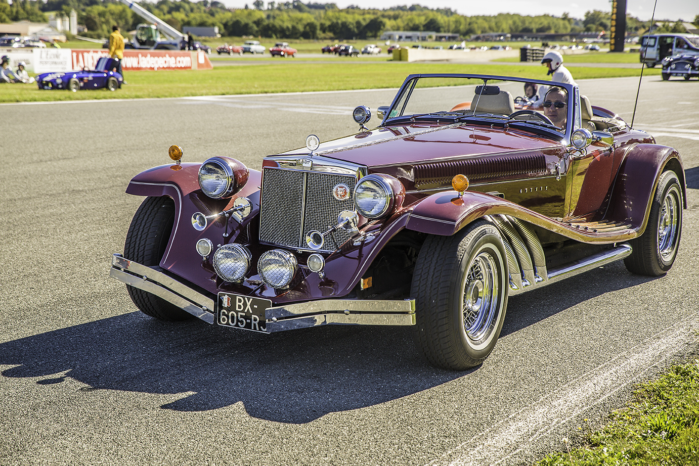Pendant la parade sur circuit 1ter 121014.jpg