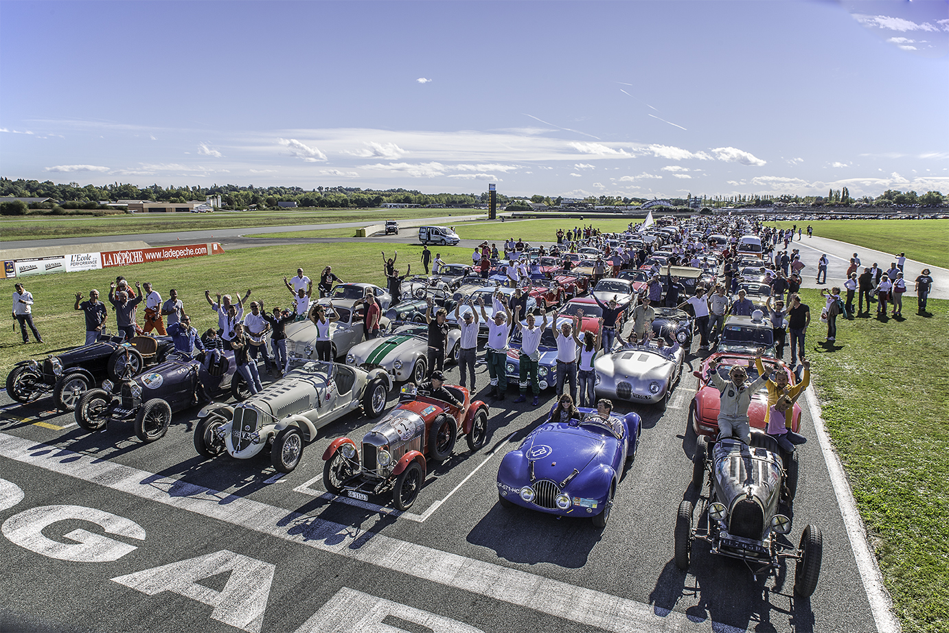 Départ de la parade sur le circuit 1ter 121014.jpg