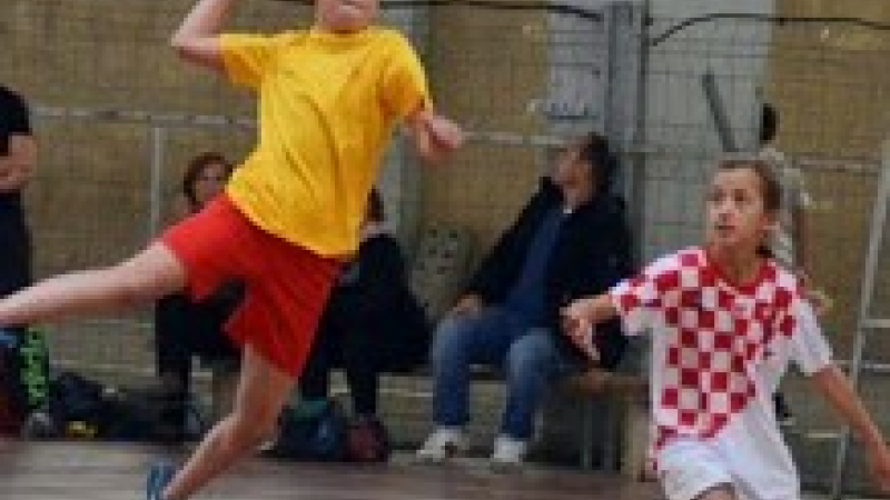 L'ISLE-JOURDAIN       -  HANDBALL  -