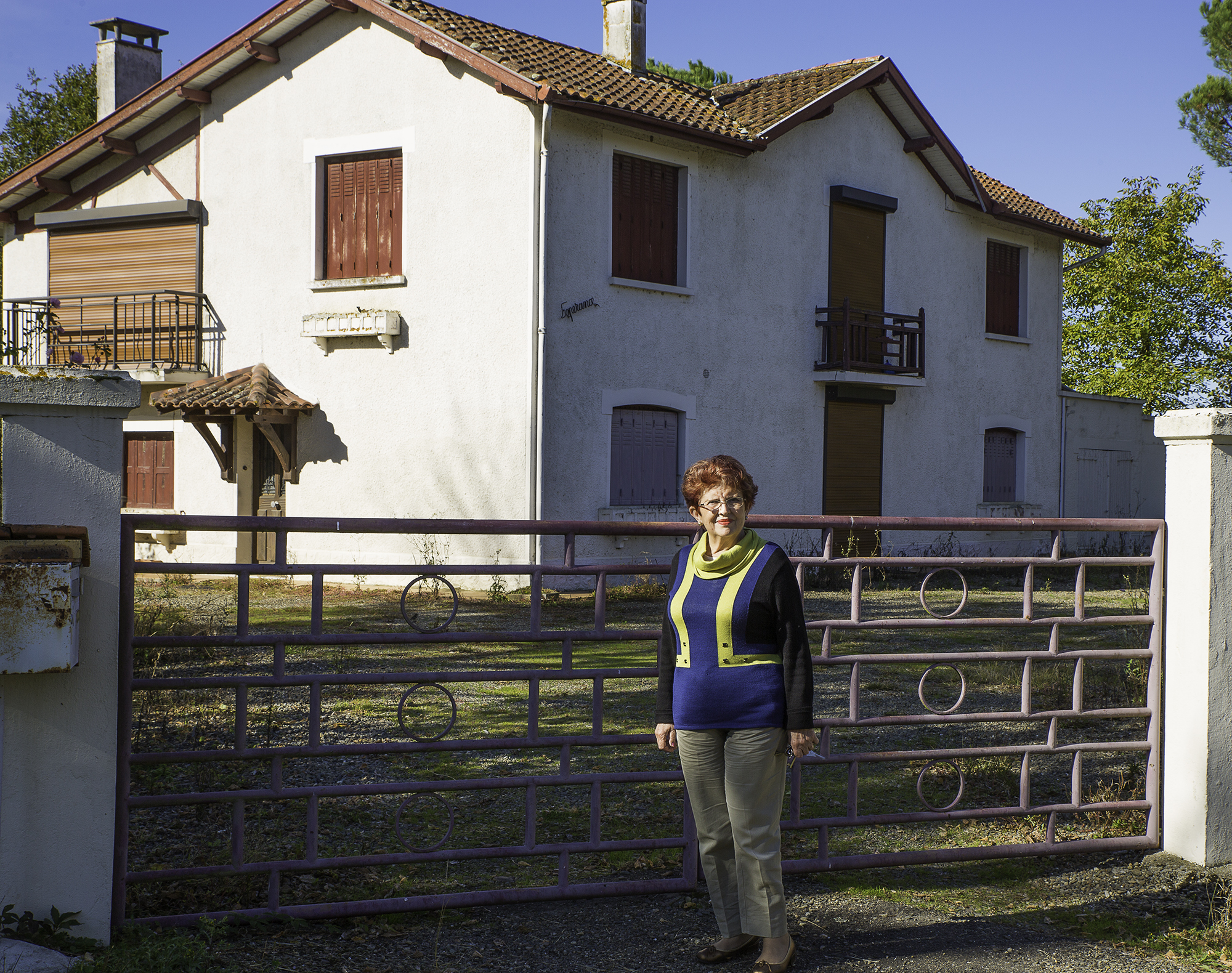 Roselyne Bocq devant la maison du colonel Dupont 1bis 221015.jpg