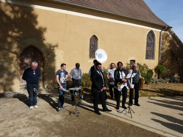 034.JPG les Trioels interprêtent la Marseillaise