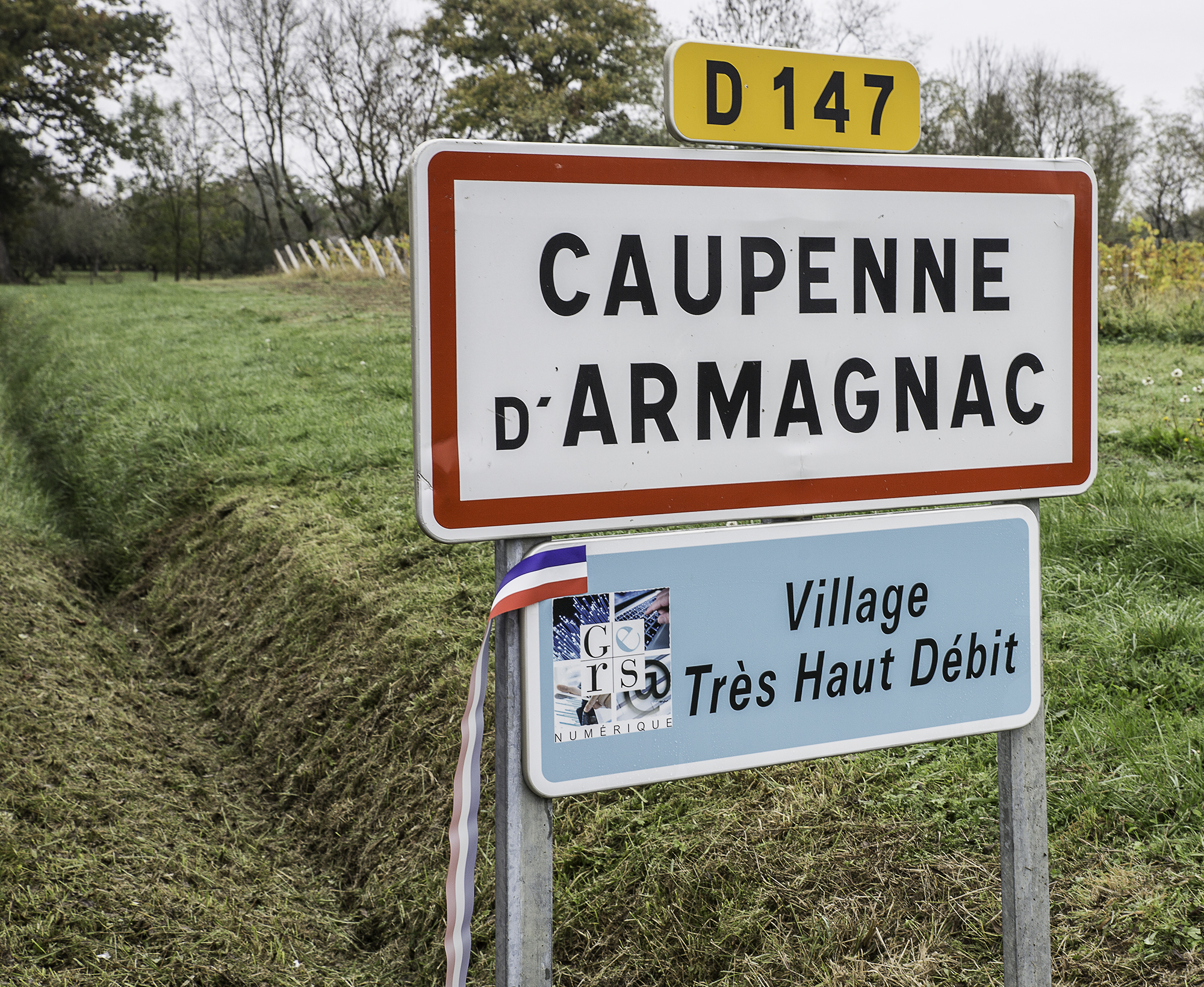 Panneau à l'entrée de Caupenne 1bis 131115.jpg