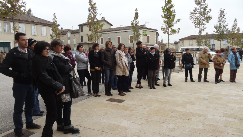 SEISSAN Une minute de silence , place Carnot 