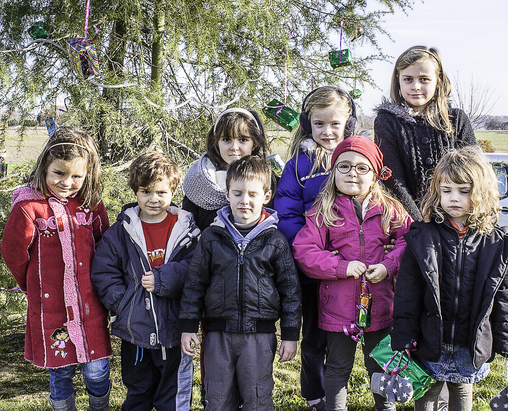 Lesz enfants au pied de l'arbre 1bis 121215.jpg