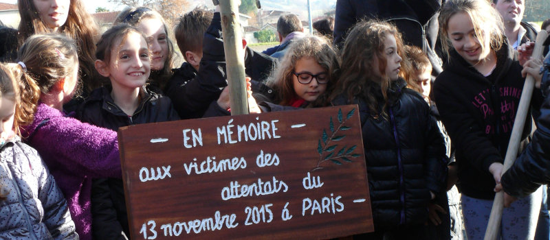 DURAN Hommage aux victimes des attentats de Paris
