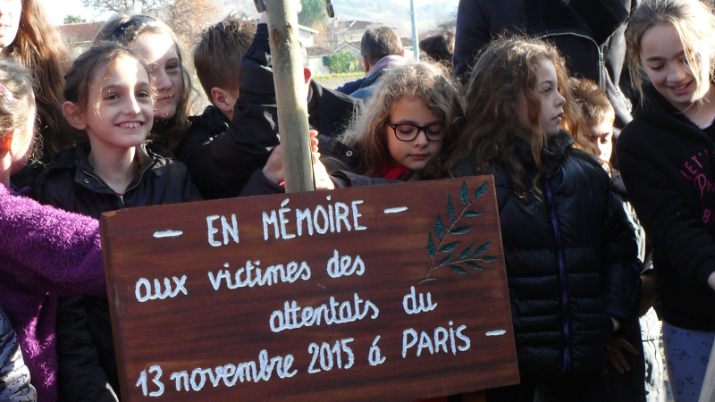 DURAN Hommage aux victimes des attentats de Paris