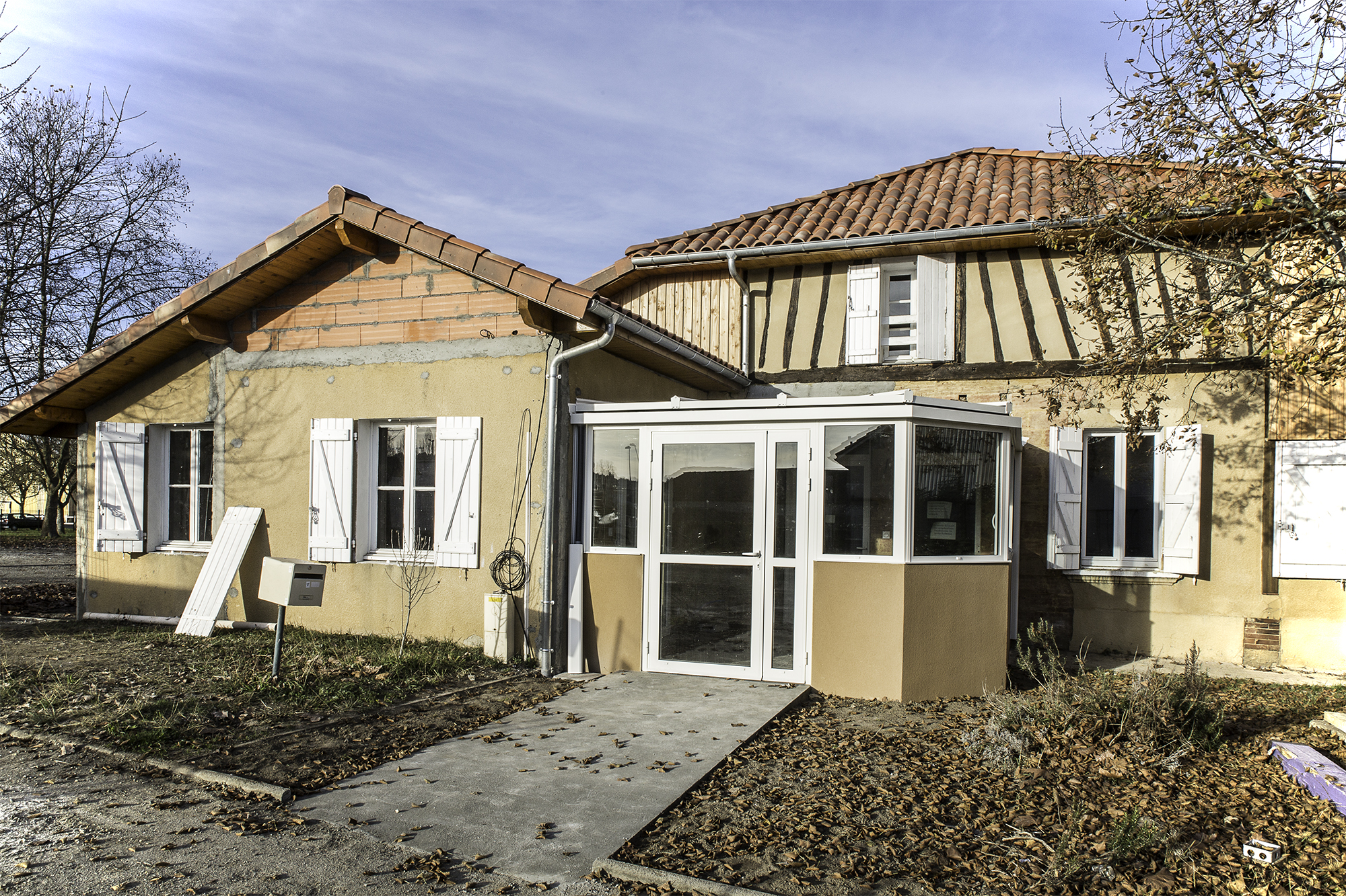 Façade du Clan avec la vestibule vitré 1bis 131215.jpg