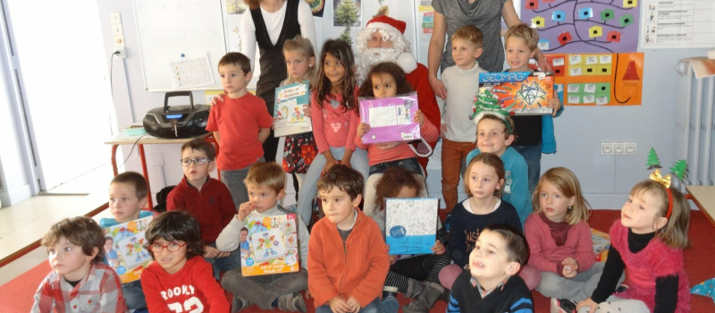 SEISSAN Le Père Noël a fait une halte à l'école 
