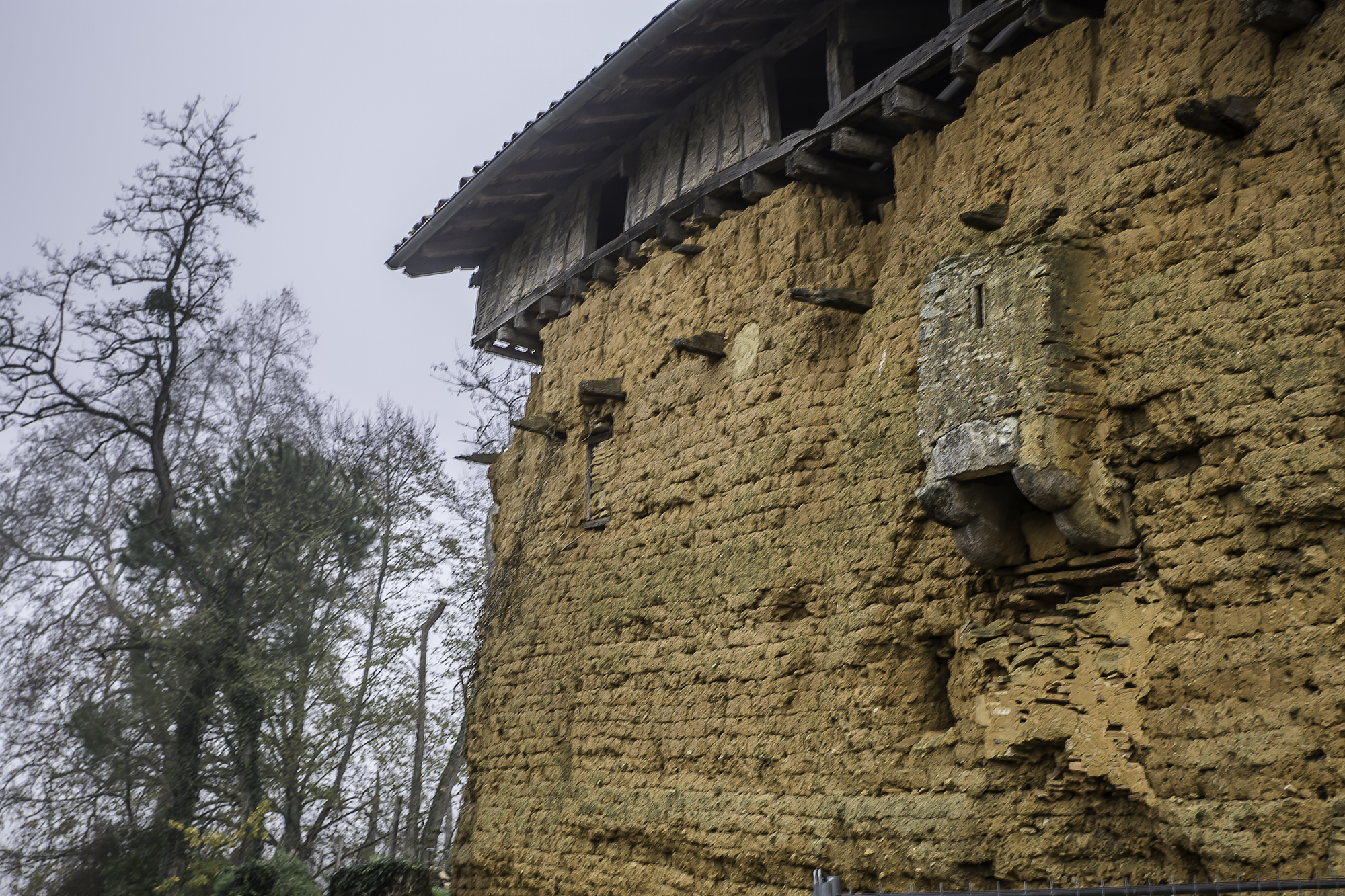 4 Le mur de terre du Castet 1bis 051215.jpg