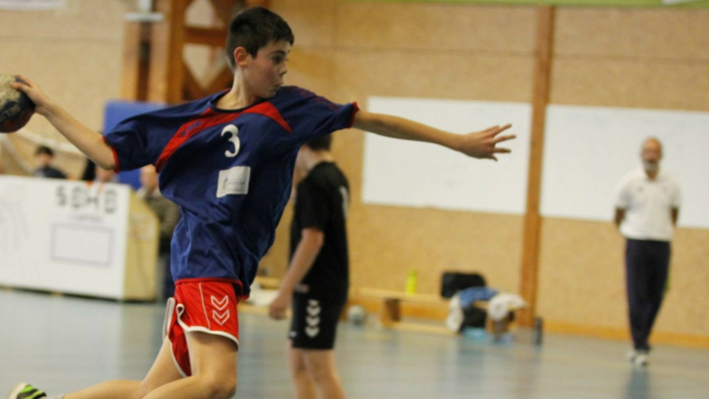 CONDOM / HANDBALL /