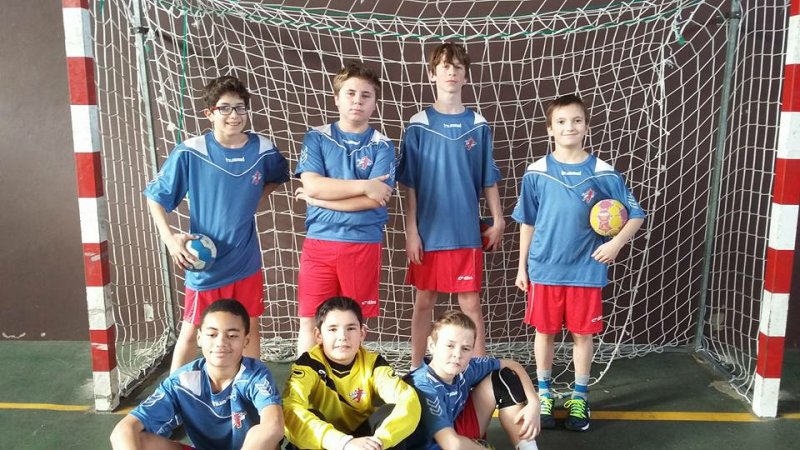CONDOM / HANDBALL /