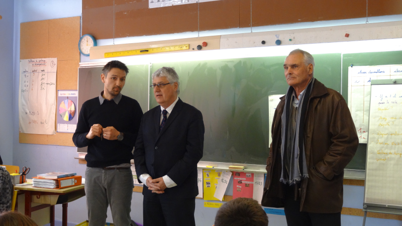 Venu apporter ses encouragements aux élèves sélectionnés pour la 21ème édition du Parlement des Enfants