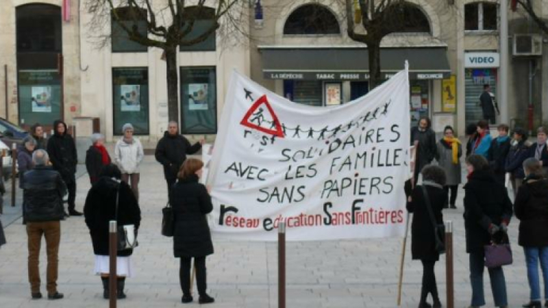 Un cercle silencieux pour soutenir les sans papiers