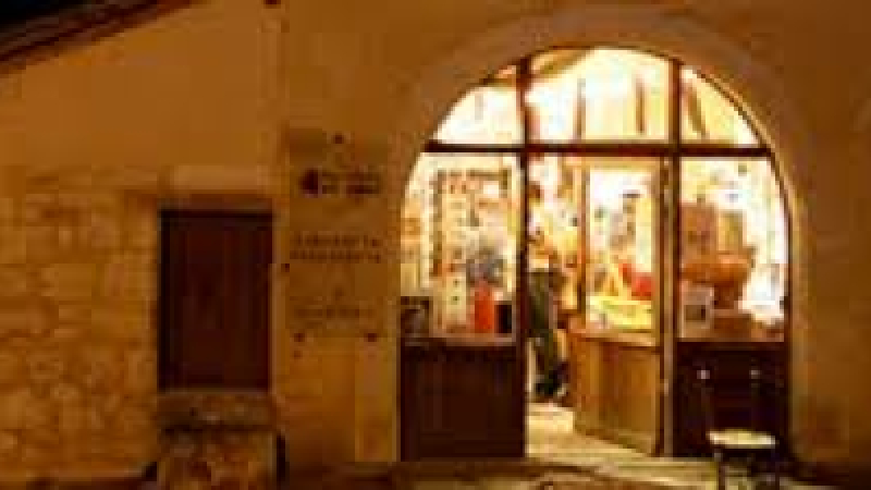 SARRANT - A  la Librairie Tartinerie