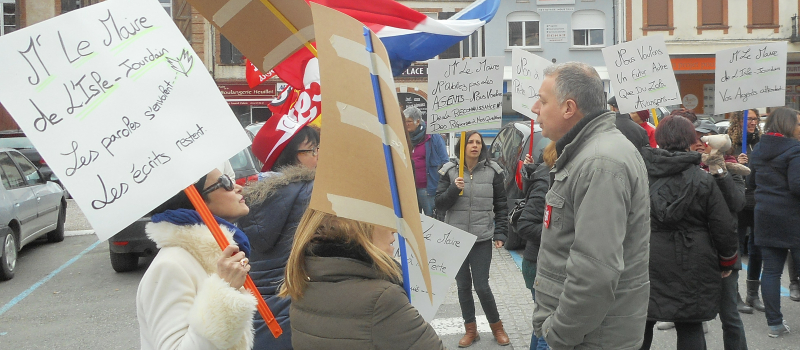 L'ISLE-JOURDAIN  -  DES EMPLOYÉS MUNICIPAUX EN GRÉVE  -  
