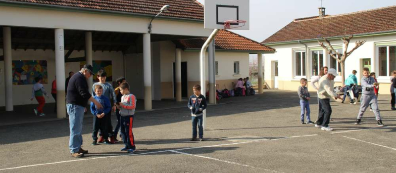 Cazaubon : Les enfants découvrent les jeux traditionnels gascons