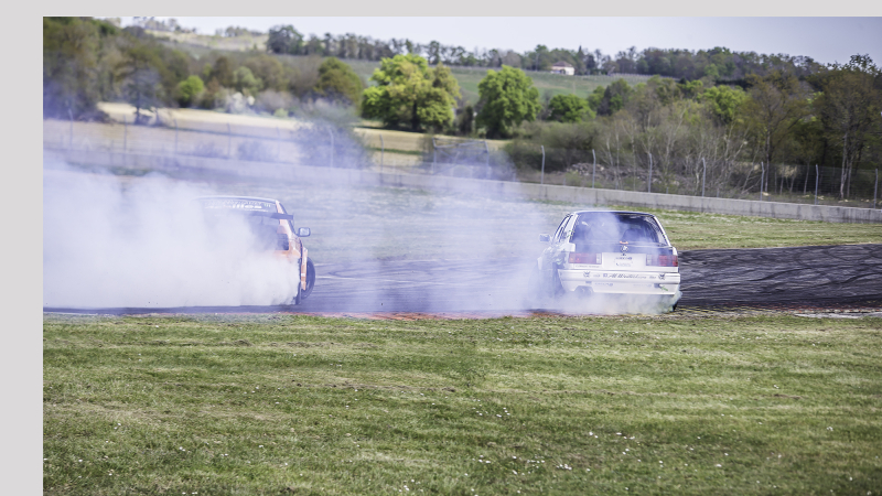(Mise à jour) Audace, vitesse et précision: festival de dérapage à Nogaro