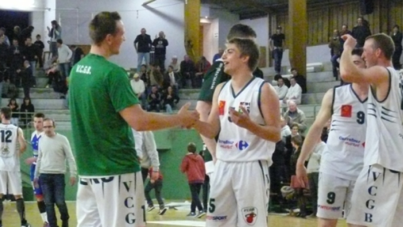 BASKET-BALL NM2  Valence-Condom-Mont-de-Marsan : Tous en vert et blanc