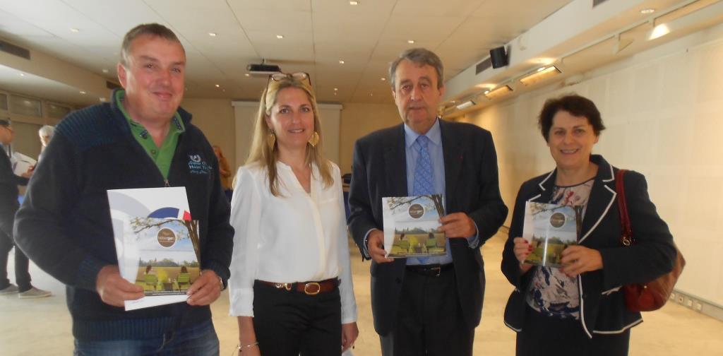 Arnold Bil, président du syndicat l' Hotellerie de Plein Air, Marie-Stephane Cazlas,animateur CCI, Michel Doligé, président de la CCI, Michèle Consolaro , présidente de l'UMIH