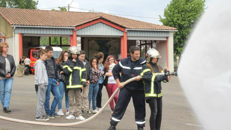Avec les pompiers, les 4e approfondissent leurs acquis