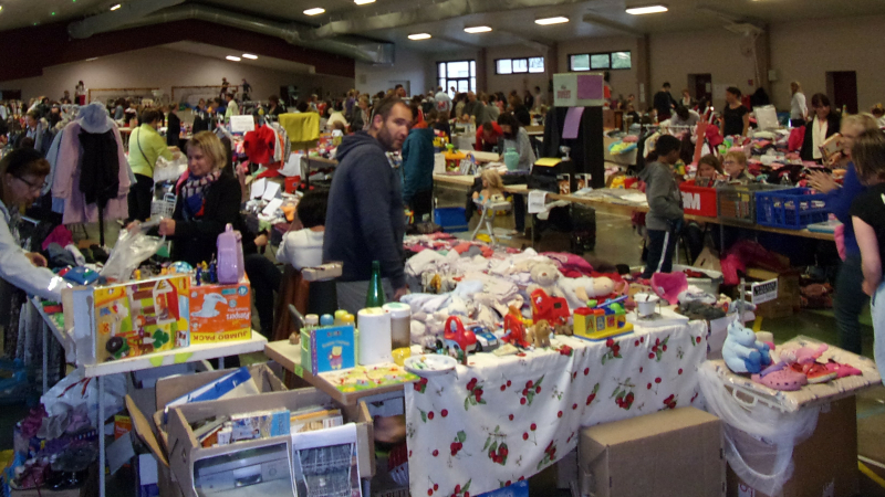 Succès pour le vide grenier de la FCPE lisloise