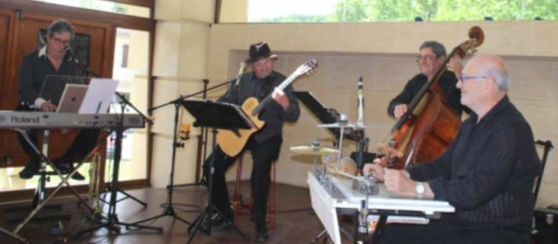 Cazaubon : Hommages aux artistes Trenet et  Brassens